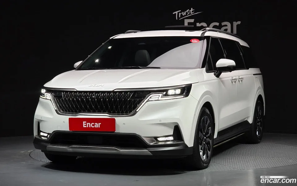 Kia Carnival 7 2023 — фото 1, купить с доставкой в Москву