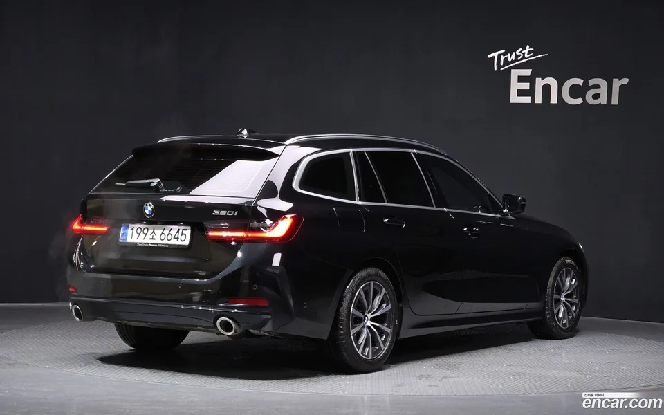 BMW 3 Series 320i 2023 — миниатюра 2