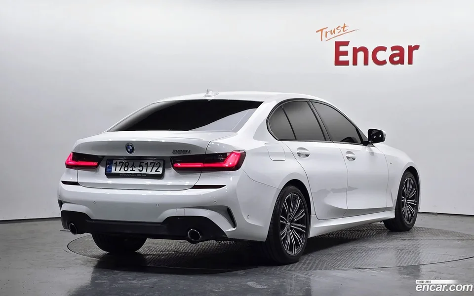BMW 3 Series 320i M 2022 — миниатюра 2