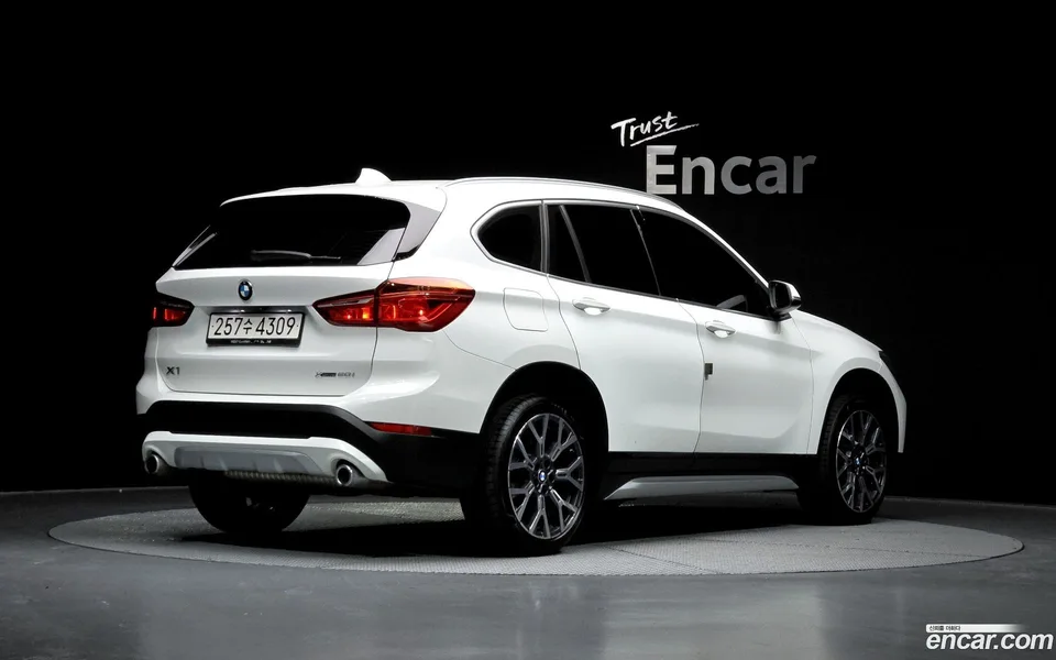 BMW X1 xDrive 20i xLine 2022 — миниатюра 2