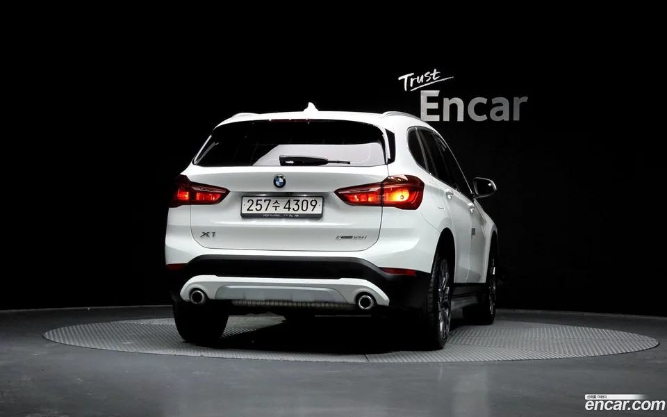 BMW X1 xDrive 20i xLine 2022 — миниатюра 4