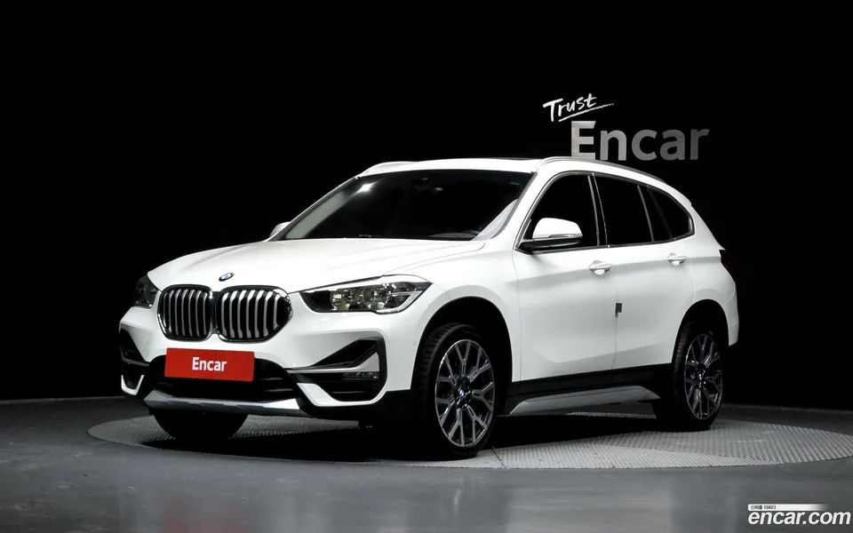 BMW X1 xDrive 20i xLine 2022 — фото 1, купить с доставкой в Москву