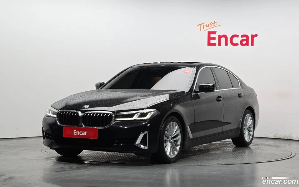 BMW 5 Series 520i 2022 — фото 1, купить с доставкой в Москву