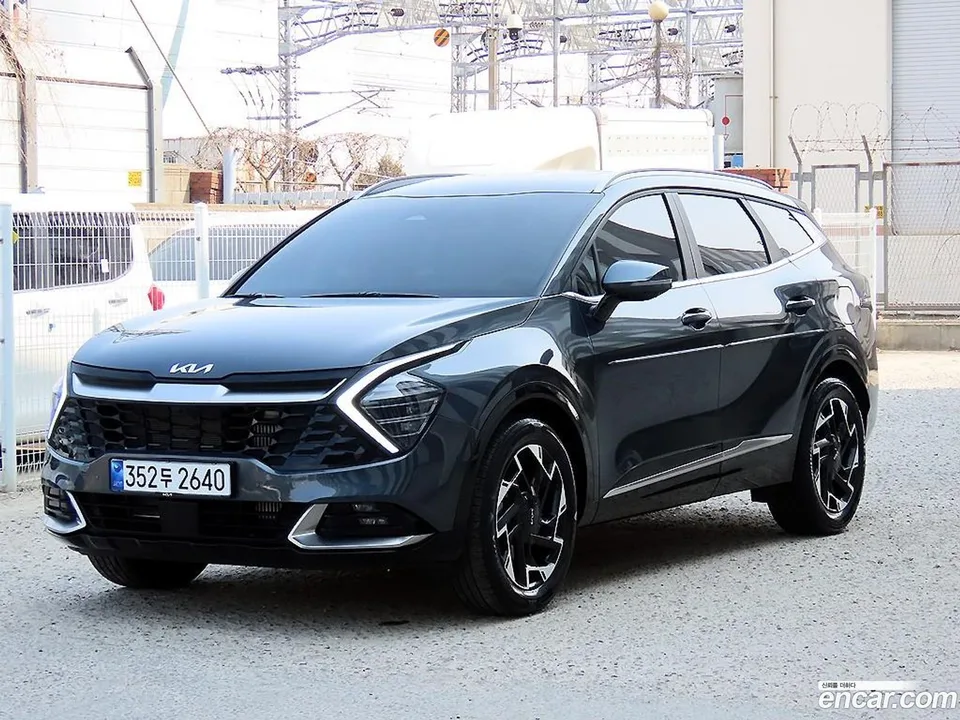 Kia Sportage 1.6 2WD 2023 — фото 1, купить с доставкой в Москву