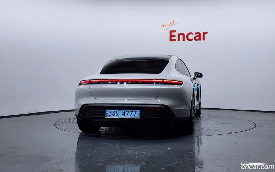 Porsche Taycan 2022 — миниатюра 4