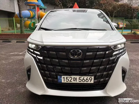 Toyota Alphard 2024 купить в Москве