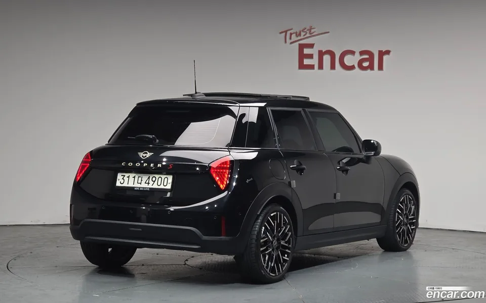 MINI Cooper S 5 2024 — миниатюра 2