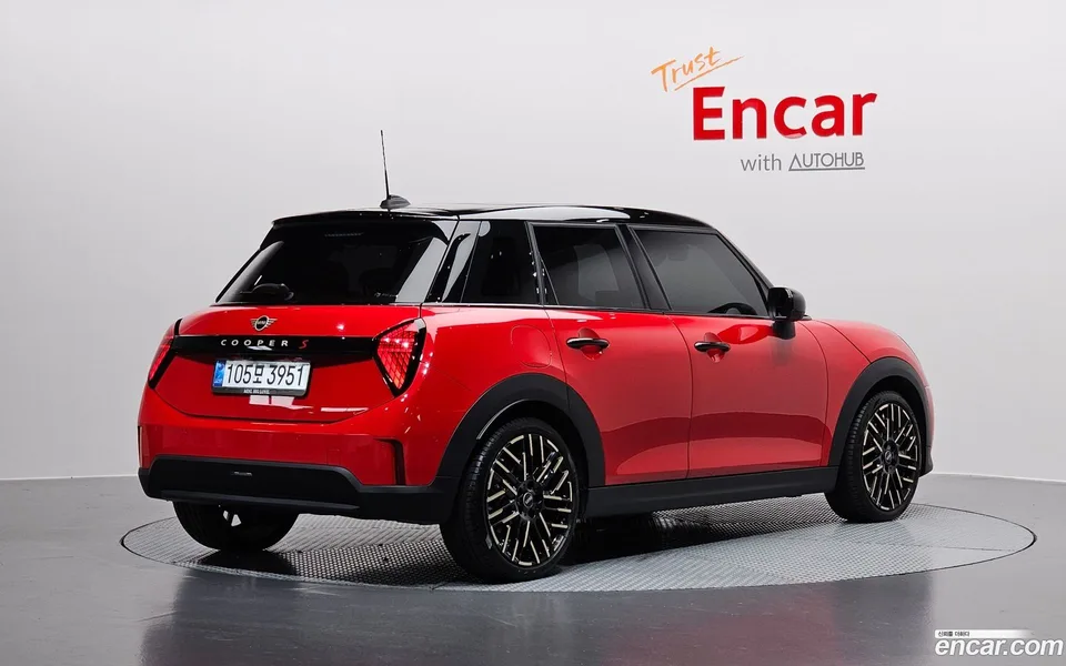 MINI Cooper S 5 2025 — миниатюра 2