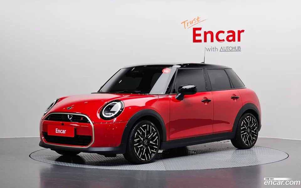 MINI Cooper S 5 2025 — фото 1, купить с доставкой в Москву