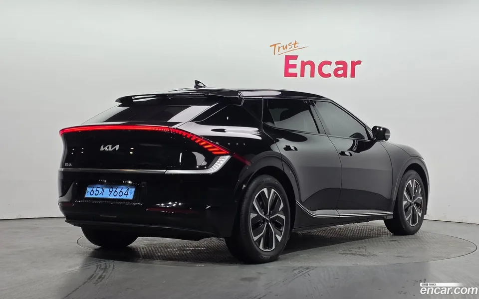 Kia EV6 2023 — миниатюра 2