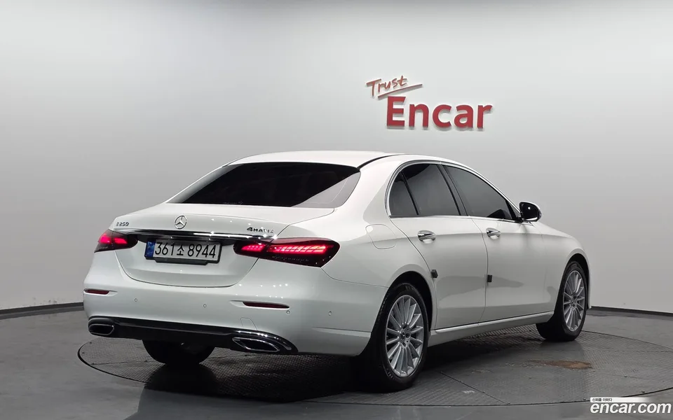 Mercedes-Benz E-Class E250 2022 — миниатюра 2