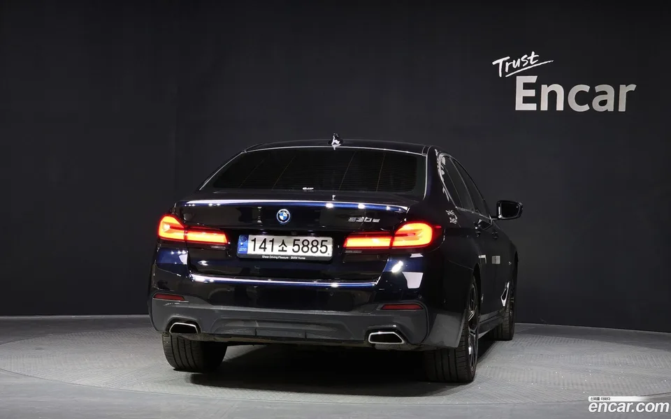 BMW 5 Series 530e M 2022 — миниатюра 4