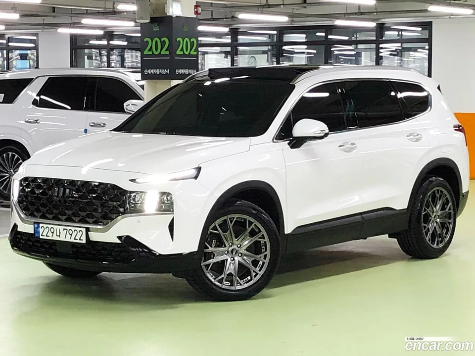 Hyundai SantaFe 2.5T 2WD 2023 — фото 1, купить с доставкой в Москву
