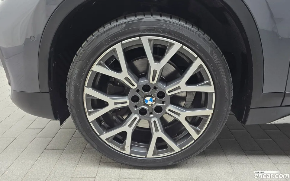 BMW X1 xDrive 20i xLine 2022 — миниатюра 5