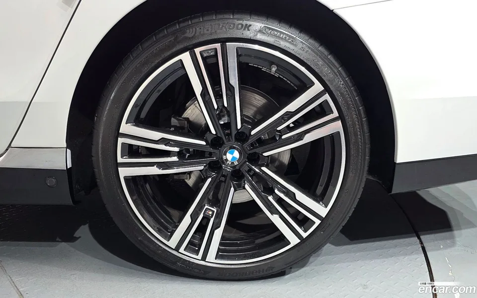 BMW 7 Series 740d xDrive M 2025 — миниатюра 5