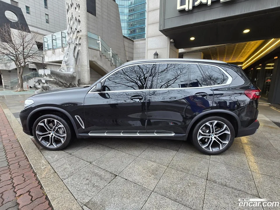 BMW X5 xDrive 40i xLine 2023 — миниатюра 5