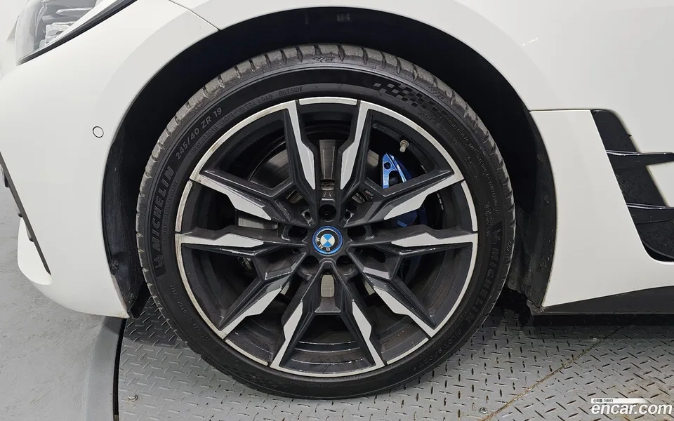 BMW i4 M50 2024 — миниатюра 5
