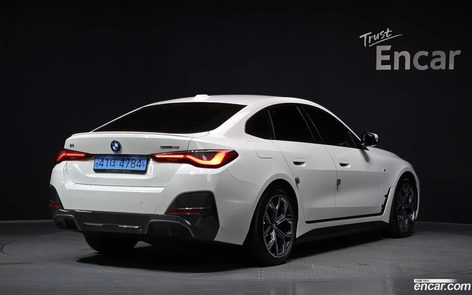 BMW i4 eDrive40 M 2023 — миниатюра 2