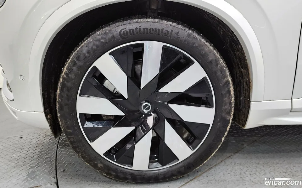 Volvo XC90 T8 2024 — миниатюра 5