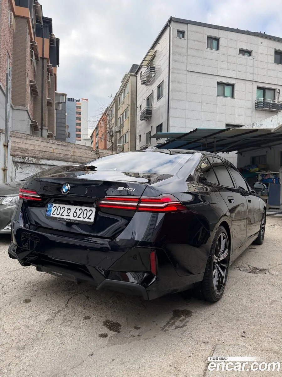 BMW 5 Series 530i xDrive M 2024 — миниатюра 2
