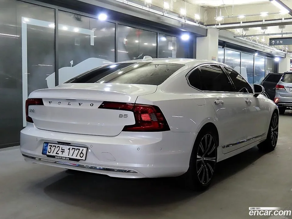 Volvo S90 B5 2023 — миниатюра 2