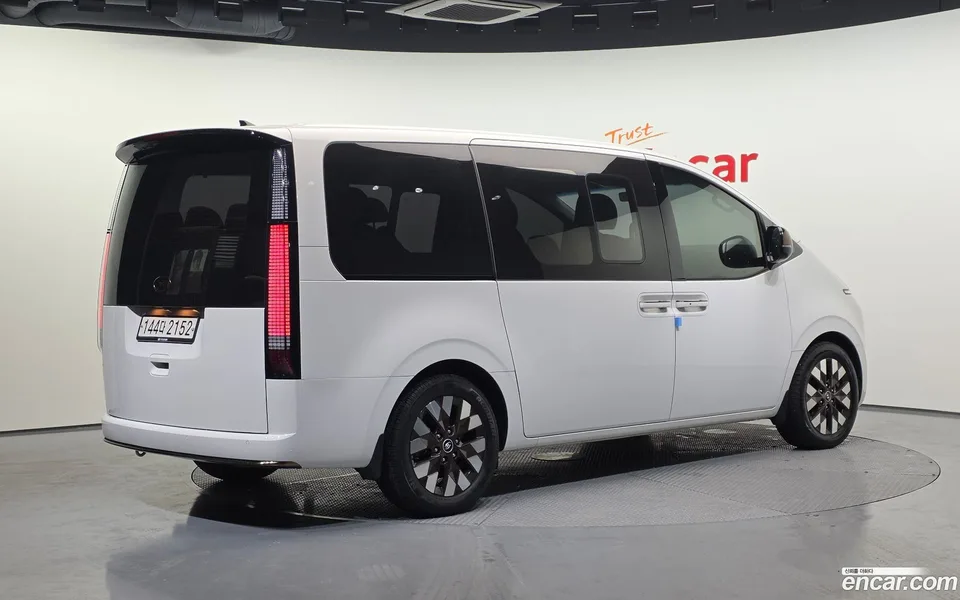 Hyundai Staria 9 2022 — миниатюра 2