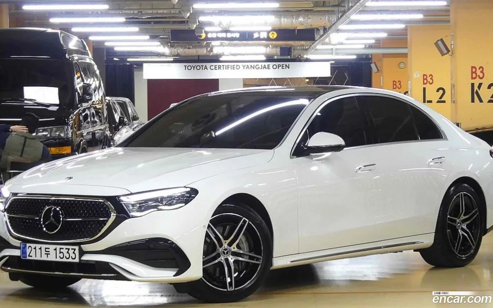 Mercedes-Benz E-Class E300 4MATIC AMG Line 2025 — миниатюра 2