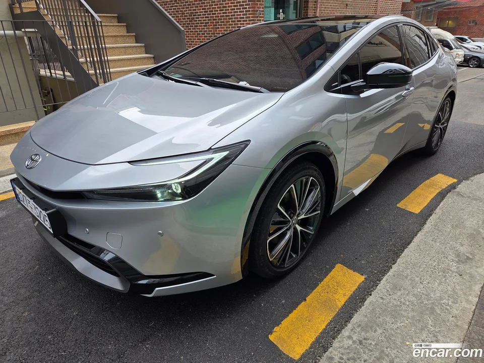 Toyota Prius 2.0 XLE AWD 2026 — миниатюра 2