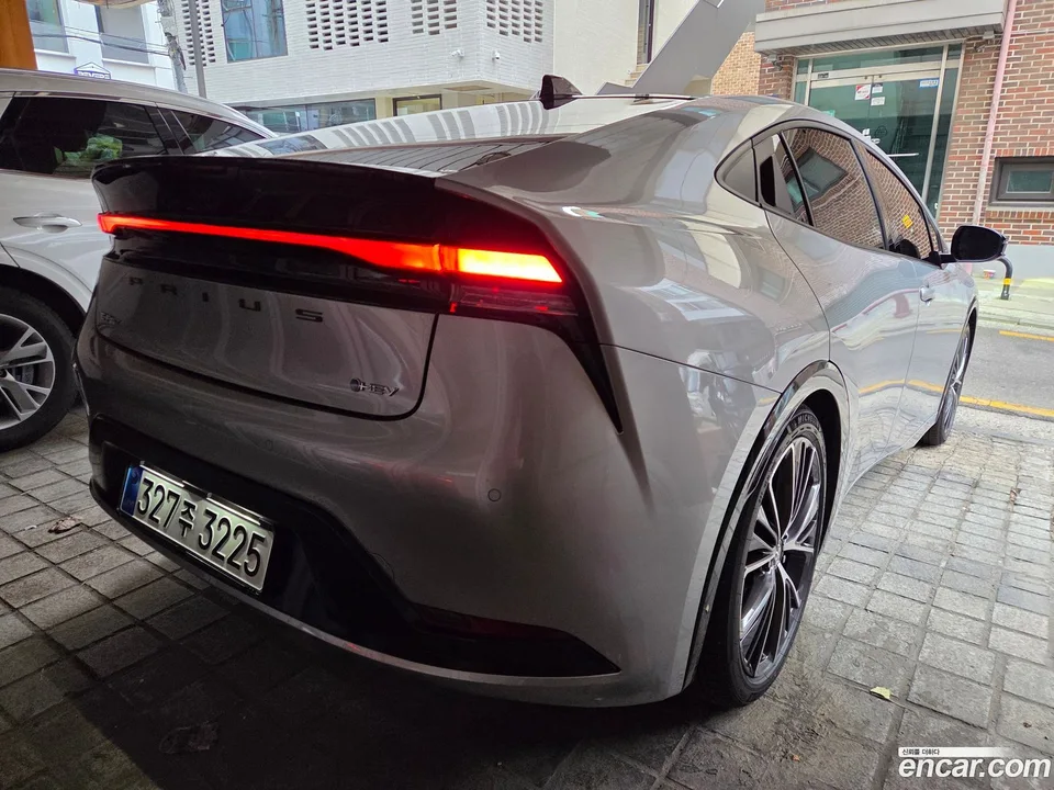 Toyota Prius 2.0 XLE AWD 2026 — миниатюра 5