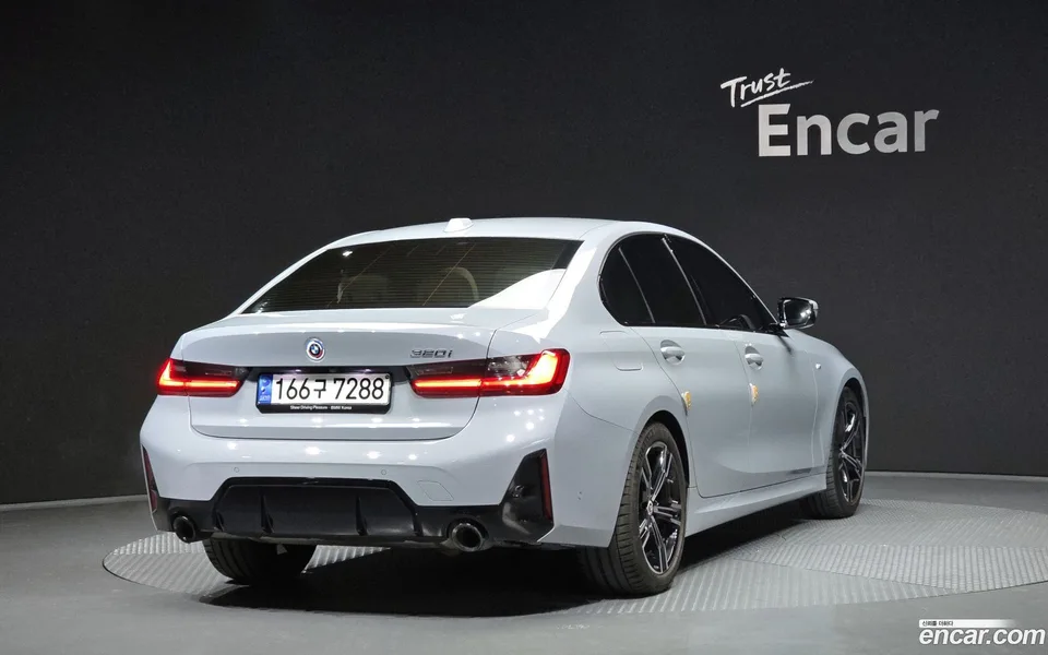 BMW 3 Series 320i M 2022 — миниатюра 2