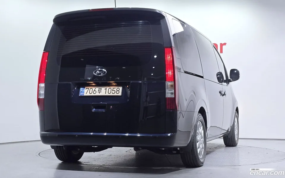 Hyundai Staria L3.5 11 2023 — миниатюра 2