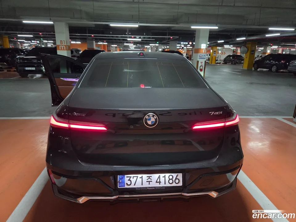 BMW 7 Series 740i xDrive M 2023 — миниатюра 4