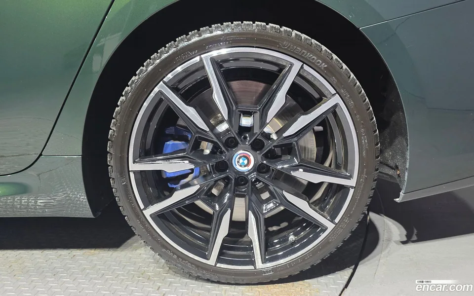 BMW 8 Series M850i xDrive 2022 — миниатюра 4