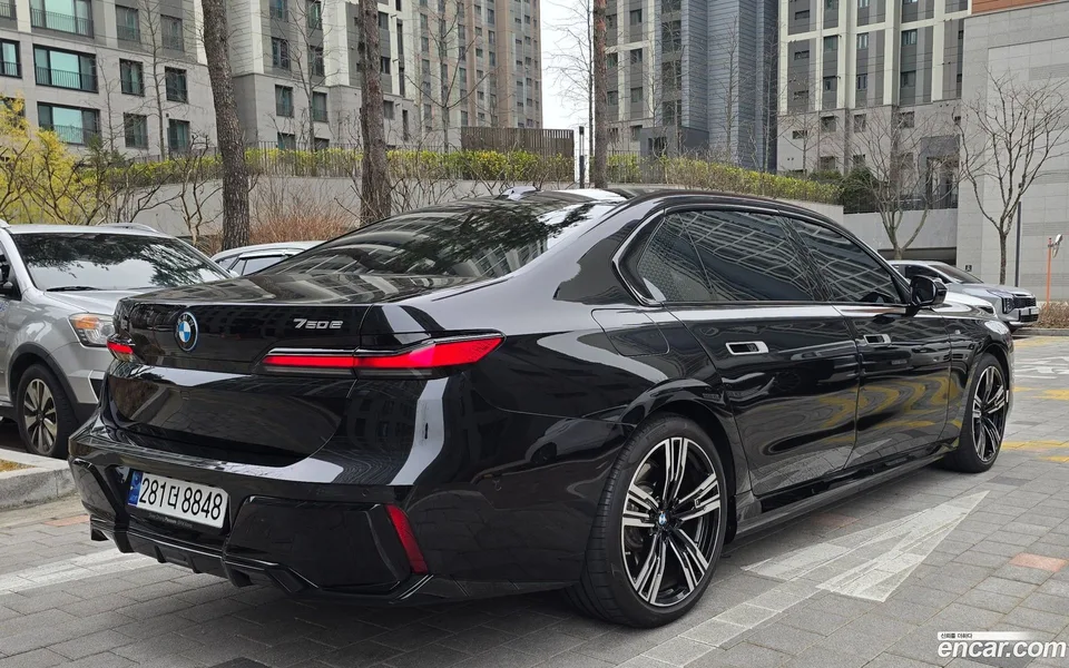 BMW 7 Series 750e xDrive M 2024 — миниатюра 2