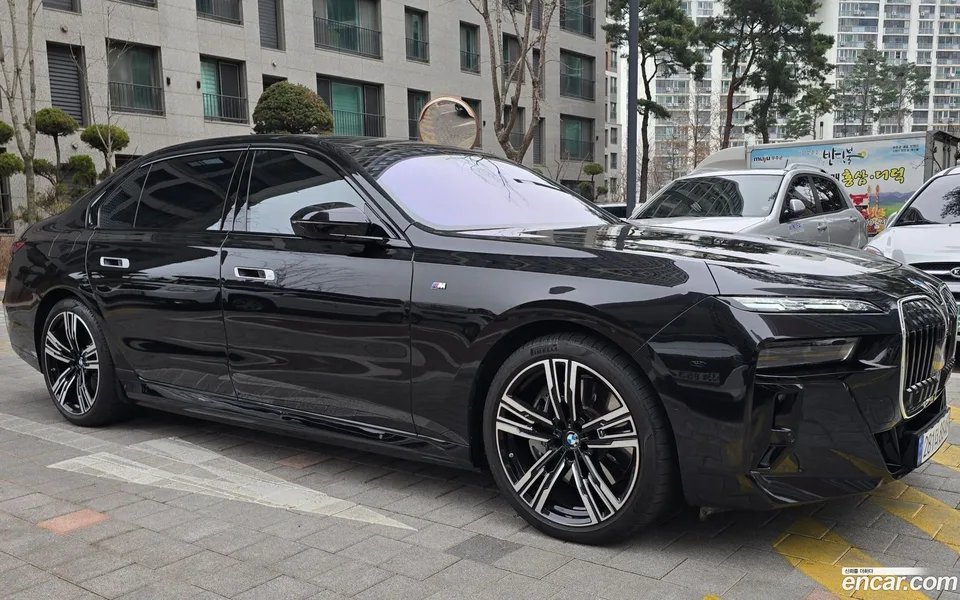 BMW 7 Series 750e xDrive M 2024 — миниатюра 3