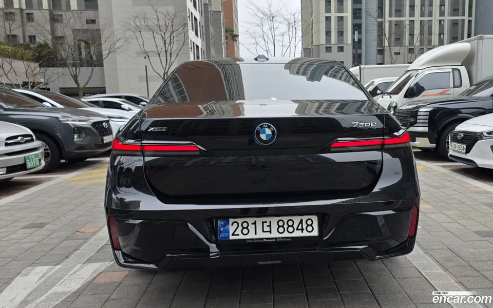 BMW 7 Series 750e xDrive M 2024 — миниатюра 4