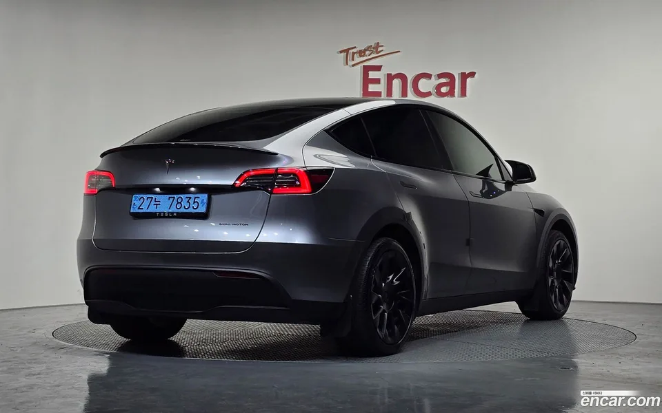 Tesla Model Y RWD 2025 — миниатюра 2