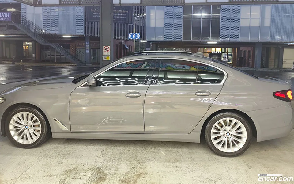 BMW 5 Series 520i 2022 — миниатюра 3