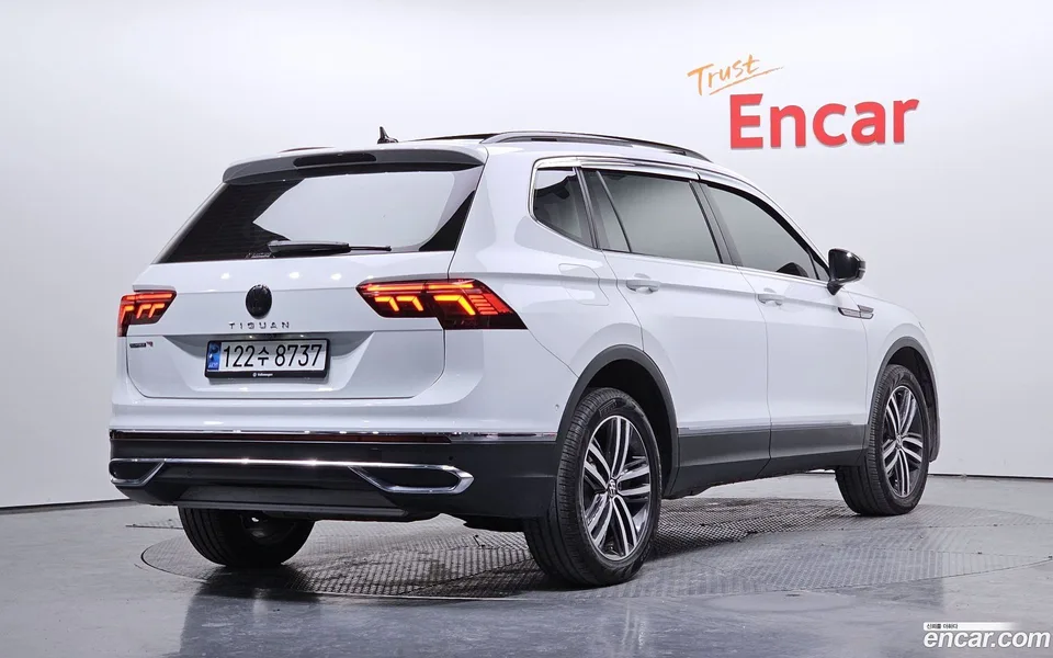 Volkswagen Tiguan Allspace 2.0 TSI 2024 — миниатюра 2