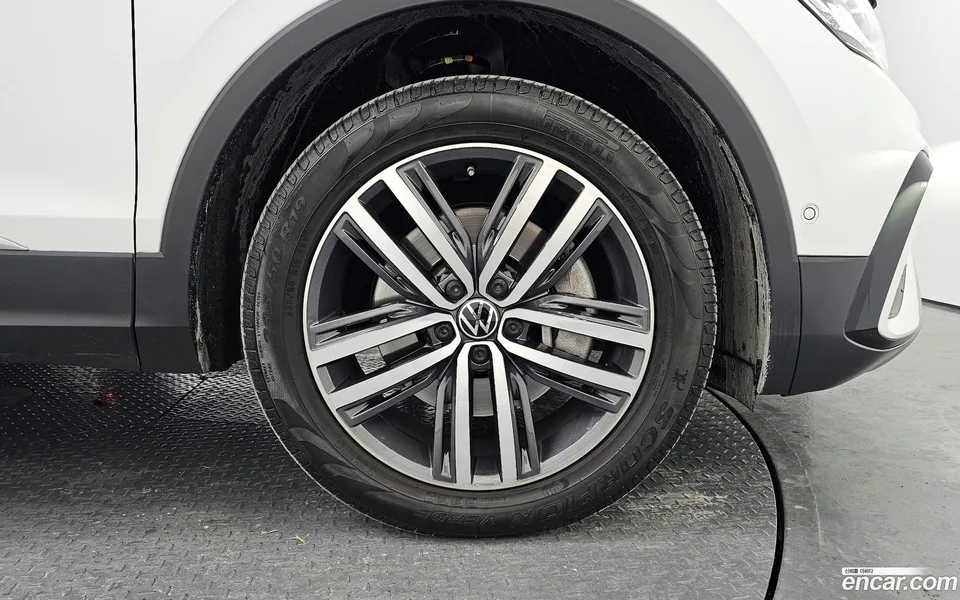 Volkswagen Tiguan Allspace 2.0 TSI 2024 — миниатюра 5