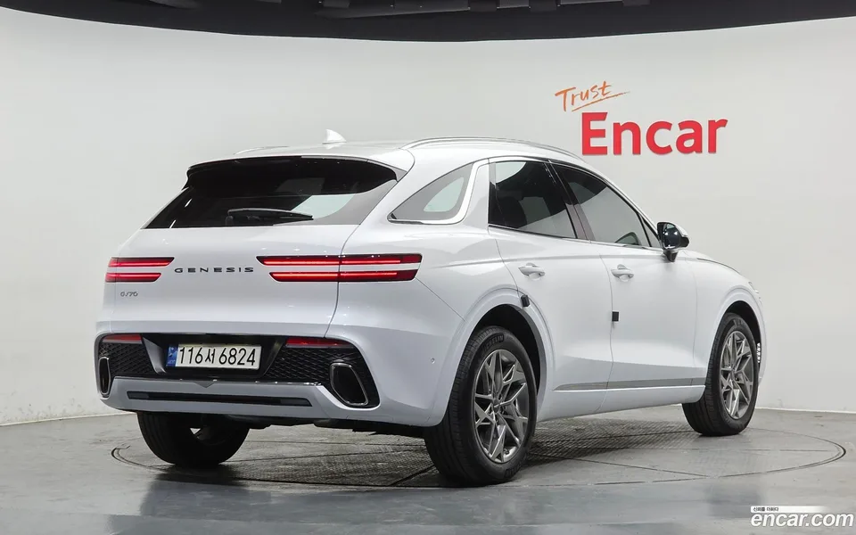Genesis GV70 2.5T 2WD 2024 — миниатюра 2