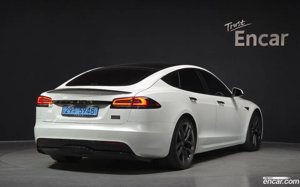 Tesla Model S 2023 — миниатюра 2