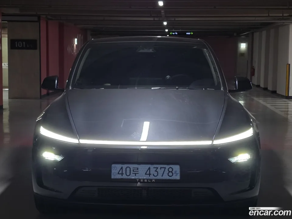 Tesla Model Y RWD 2025 — миниатюра 2
