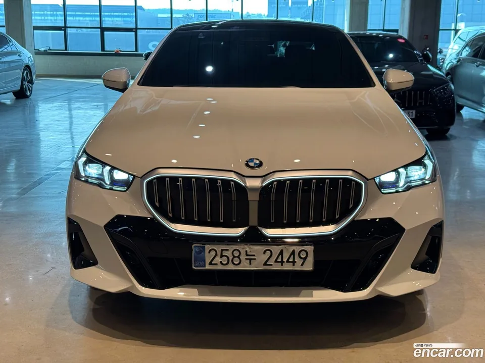 BMW 5 Series 530i xDrive M 2024 — миниатюра 2