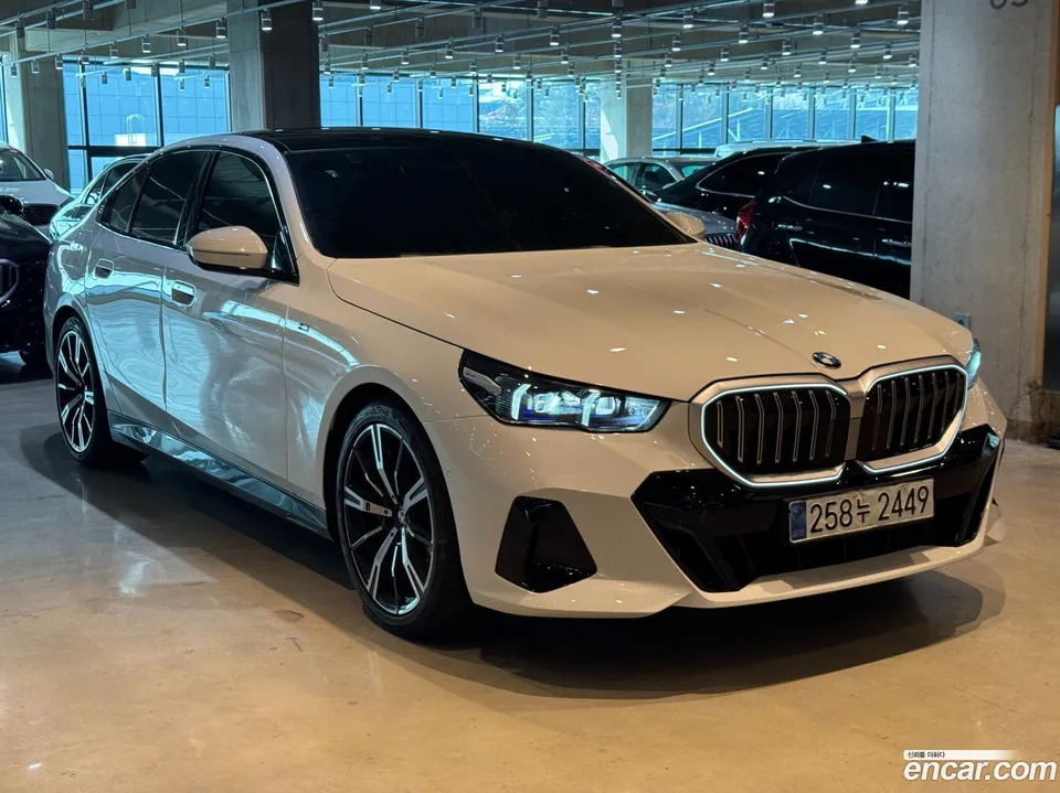 BMW 5 Series 530i xDrive M 2024 — миниатюра 3