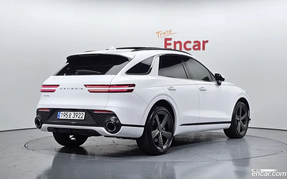 Genesis GV70 2.5T 2WD 2022 — миниатюра 2