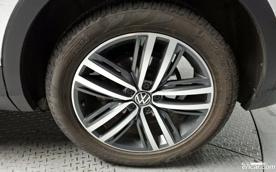 Volkswagen Tiguan 2.0 TDI 2023 — миниатюра 5