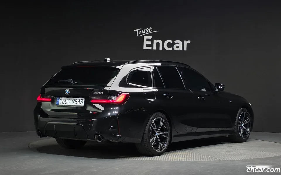 BMW 3 Series 320i M 2023 — миниатюра 2