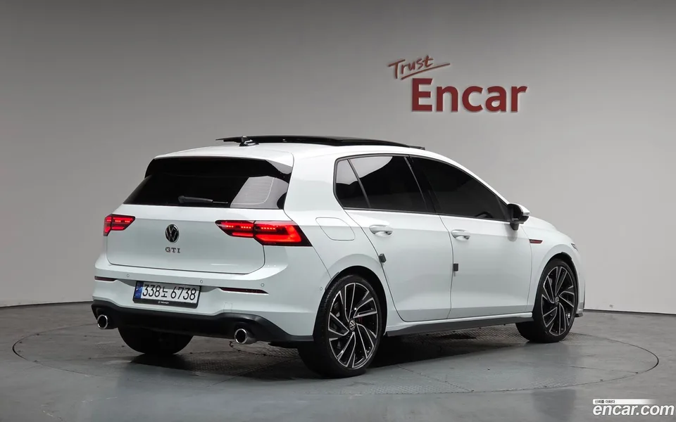 Volkswagen Golf 2.0 GTI 2023 — миниатюра 2