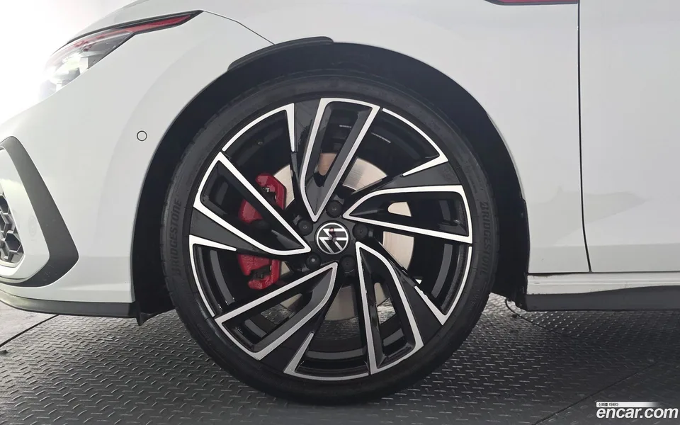 Volkswagen Golf 2.0 GTI 2023 — миниатюра 5